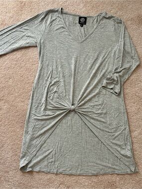 bobeau Light Gray V-Neck Tunic Top